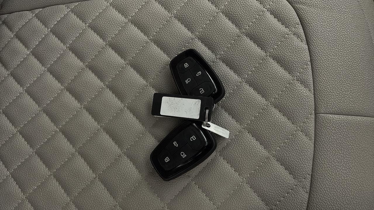 Used 2021 Tata Safari XT Plus Diesel Manual extra CAR KEY VIEW