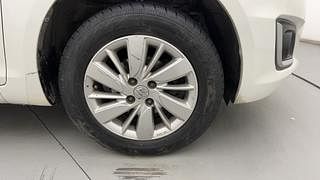 Used 2017 Maruti Suzuki Swift [2011-2017] ZDi Diesel Manual tyres RIGHT FRONT TYRE RIM VIEW