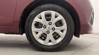 Used 2014 Hyundai Grand i10 [2013-2017] Magna 1.1 CRDi Diesel Manual tyres RIGHT FRONT TYRE RIM VIEW