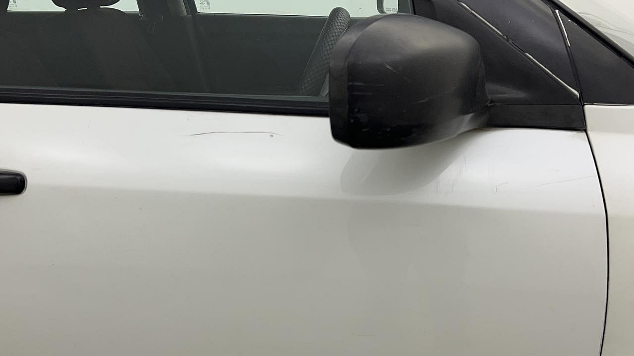 Used 2010 Maruti Suzuki Swift [2007-2011] LXI CNG (Outside Fitted) Petrol+cng Manual dents MINOR SCRATCH