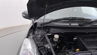 Used 2011 Maruti Suzuki Swift [2011-2017] ZXi Petrol Manual engine ENGINE RIGHT SIDE HINGE & APRON VIEW