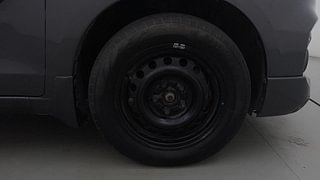 Used 2017 Maruti Suzuki Ertiga [2015-2018] VXI AT Petrol Automatic tyres RIGHT FRONT TYRE RIM VIEW