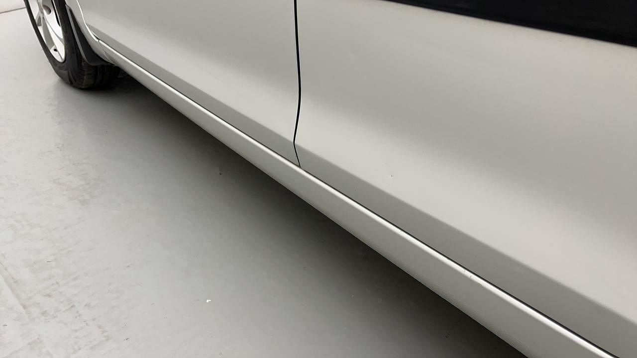 Used 2015 Maruti Suzuki Swift [2011-2017] VXi Petrol Manual dents MINOR DENT