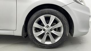 Used 2013 Hyundai Verna [2011-2015] Fluidic 1.6 CRDi SX Diesel Manual tyres RIGHT FRONT TYRE RIM VIEW