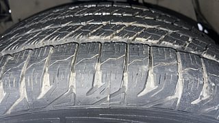 Used 2014 Toyota Fortuner [2012-2016] 3.0 4x2 MT Diesel Manual tyres LEFT FRONT TYRE TREAD VIEW