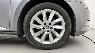 Used 2017 Skoda Superb [2016-2019] L&K TSI AT Petrol Automatic tyres RIGHT FRONT TYRE RIM VIEW