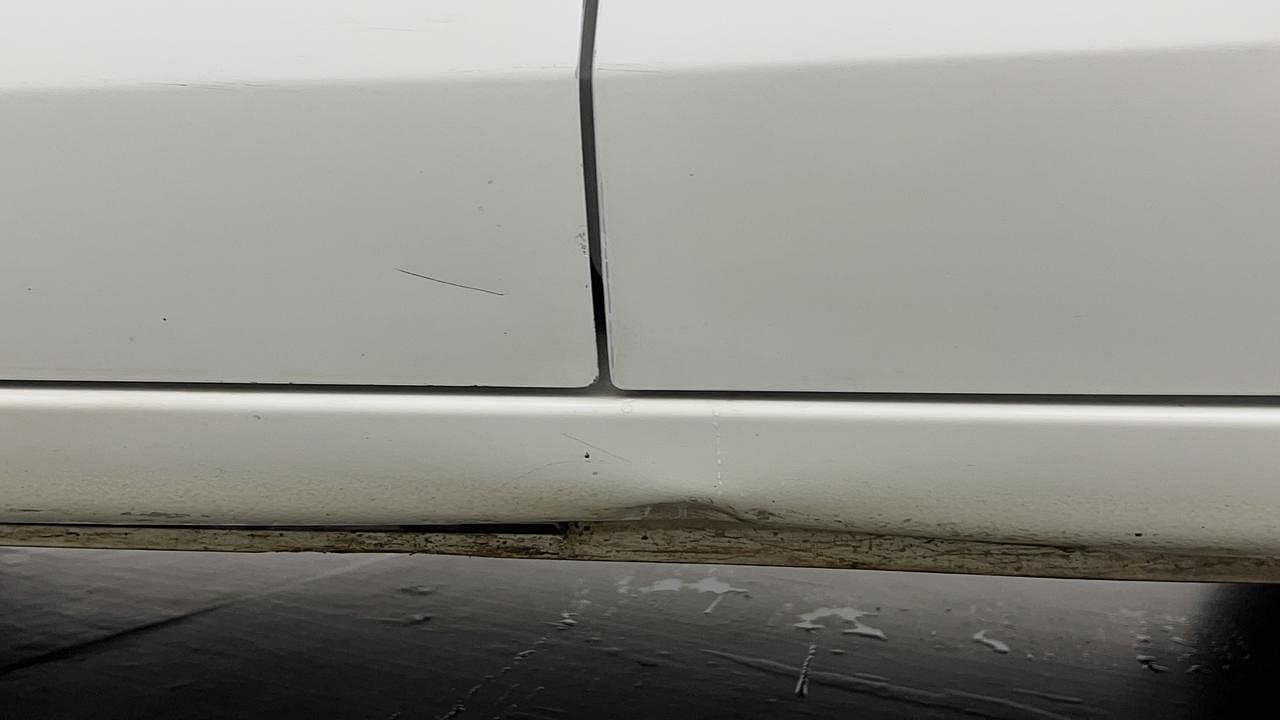 Used 2021 Maruti Suzuki Swift VXI Petrol Manual dents MINOR DENT