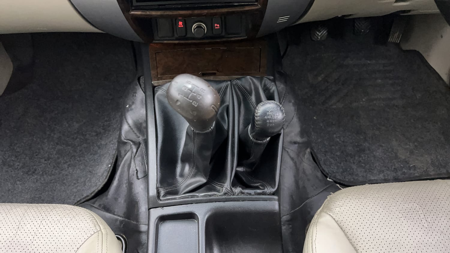 New Mitsubishi Pajero Sport interior GEAR  KNOB VIEW