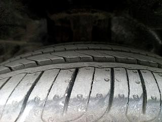 Used 2019 Ford Freestyle [2017-2021] Titanium 1.2 Petrol Manual tyres RIGHT FRONT TYRE TREAD VIEW