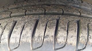 Used 2012 Volkswagen Passat [2011-2014] Highline DSG Diesel Automatic tyres RIGHT FRONT TYRE TREAD VIEW