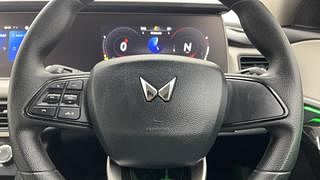 Used 2022 Mahindra XUV700 AX 5 Petrol MT 7 STR Petrol Manual top_features Airbags