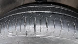 Used 2013 Hyundai i10 [2010-2016] Sportz AT Petrol Petrol Automatic tyres RIGHT FRONT TYRE TREAD VIEW