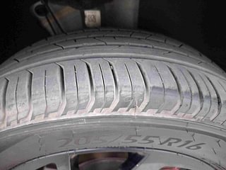 Used 2023 null Petrol Automatic tyres RIGHT FRONT TYRE TREAD VIEW