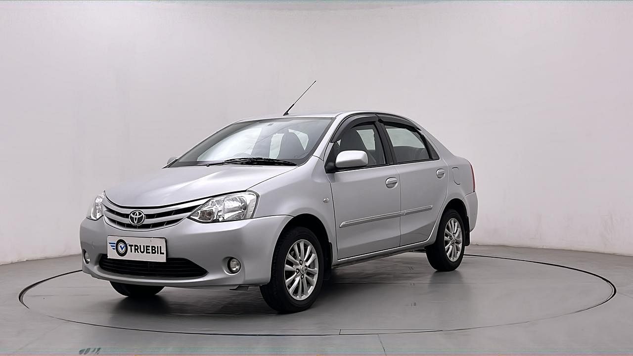 Toyota Etios V at Mumbai for 345000