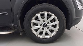 Used 2017 Mahindra XUV500 [2015-2018] W10 Diesel Manual tyres RIGHT FRONT TYRE RIM VIEW