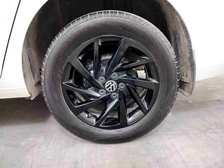 Used 2023 null Petrol Automatic tyres LEFT REAR TYRE RIM VIEW