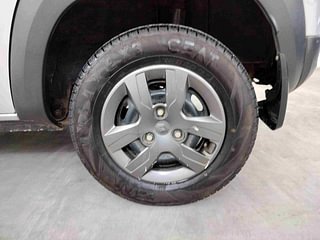 Used 2017 Renault Kwid [2017-2019] RXT 1.0 SCE Special Petrol Manual tyres LEFT REAR TYRE RIM VIEW