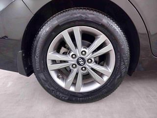Used 2019 Hyundai Elantra [2016-2019] 1.6 SX (O) AT Diesel Automatic tyres RIGHT REAR TYRE RIM VIEW