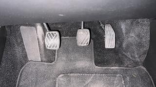Used 2016 Maruti Suzuki Baleno [2015-2019] Alpha Petrol Petrol Manual interior PEDALS VIEW