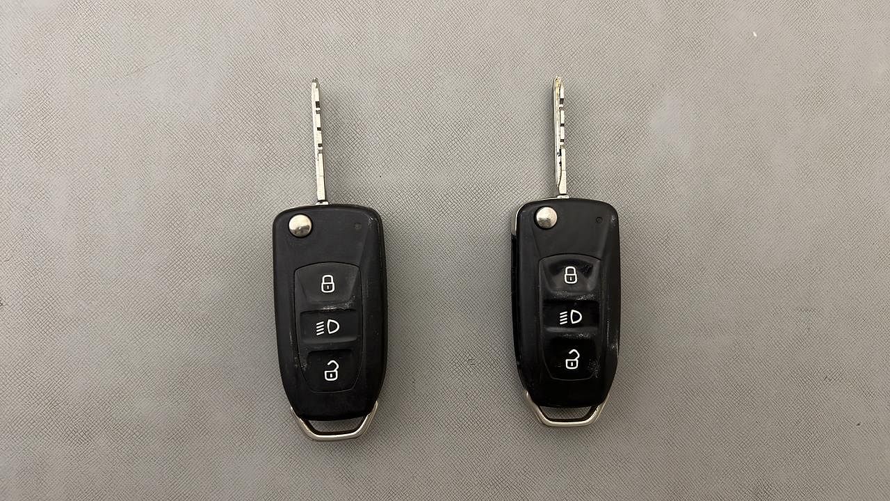 Used 2017 Tata Hexa [2016-2020] XM Diesel Manual extra CAR KEY VIEW