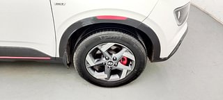 Used 2021 Hyundai Venue [2019-2022] SX Plus 1.0 Turbo DCT Dual Tone Petrol Automatic tyres RIGHT FRONT TYRE RIM VIEW