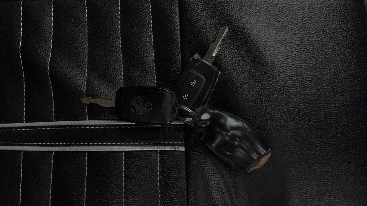 Used 2021 Datsun Redi-GO [2020-2022] T(O) 1.0 Petrol Manual extra CAR KEY VIEW