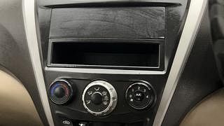 Used 2014 Hyundai Eon [2011-2018] Magna Petrol Manual top_features Integrated (in-dash) music system