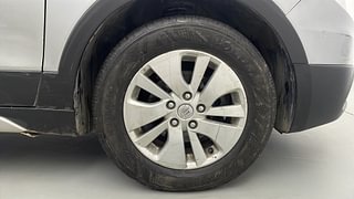 Used 2015 Maruti Suzuki S-Cross [2015-2017] Alpha 1.6 Diesel Manual tyres RIGHT FRONT TYRE RIM VIEW