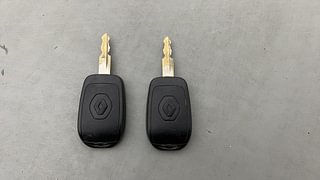 Used 2018 Renault Kwid [2017-2019] RXT 1.0 SCE Special Petrol Manual extra CAR KEY VIEW