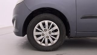 Used 2015 hyundai i10 Sportz 1.1 Petrol Petrol Manual tyres LEFT FRONT TYRE RIM VIEW