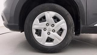 Used 2020 Hyundai Venue [2019-2022] S 1.2 Petrol Manual tyres LEFT FRONT TYRE RIM VIEW