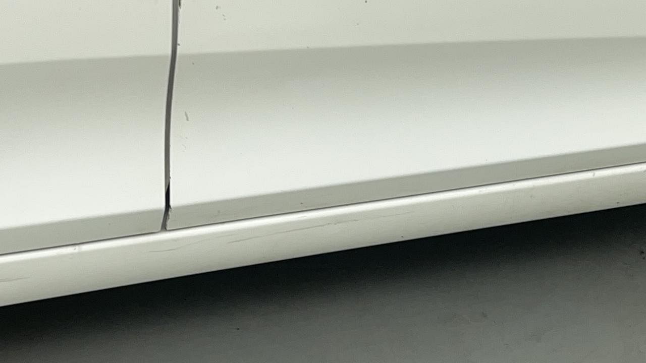 Used 2015 Hyundai Eon [2011-2018] Era + Petrol Manual dents MINOR SCRATCH