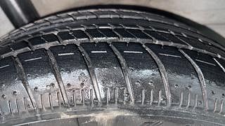 Used 2014 Honda Brio [2011-2016] VX AT Petrol Automatic tyres RIGHT REAR TYRE TREAD VIEW