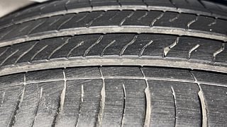 Used 2015 Toyota Corolla Altis [2014-2017] VL AT Petrol Petrol Automatic tyres RIGHT REAR TYRE TREAD VIEW