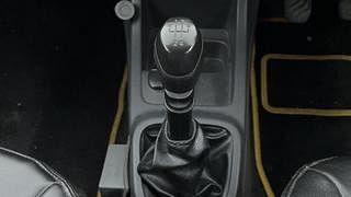 Used 2016 Renault Kwid [2015-2019] RXT Petrol Manual interior GEAR  KNOB VIEW