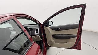 Used 2011 Hyundai i20 [2008-2012] Magna (O) 1.2 Petrol Manual interior RIGHT FRONT DOOR OPEN VIEW