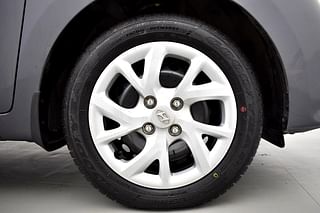 Used 2018 Hyundai Grand i10 [2013-2017] Magna 1.2 Kappa VTVT Petrol Manual tyres RIGHT FRONT TYRE RIM VIEW