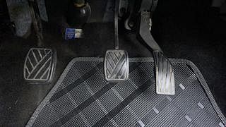 Used 2016 Maruti Suzuki Swift [2014-2017] LXI (O) Petrol Manual interior PEDALS VIEW