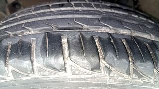 Used 2014 Renault Duster [2012-2015] 85 PS RxL (Opt) Diesel Manual tyres LEFT FRONT TYRE TREAD VIEW