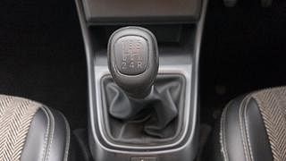 Used 2021 Tata Altroz XE 1.2 Petrol Manual interior GEAR  KNOB VIEW