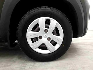 Used 2016 Renault Kwid [2015-2019] 1.0 RXT AMT Petrol Automatic tyres RIGHT FRONT TYRE RIM VIEW