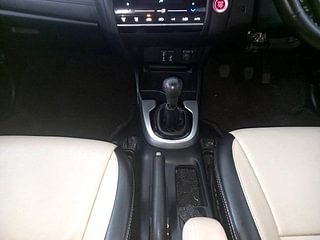 Used 2022 Honda Jazz ZX Petrol Manual interior GEAR  KNOB VIEW