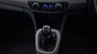 Used 2019 Hyundai Grand i10 [2017-2020] Asta 1.2 Kappa VTVT Petrol Manual interior GEAR  KNOB VIEW