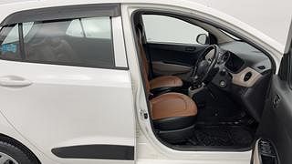 Used 2018 Hyundai Grand i10 [2017-2020] Magna 1.2 Kappa VTVT Petrol Manual interior RIGHT SIDE FRONT DOOR CABIN VIEW