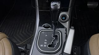 Used 2018 Mahindra XUV500 [2018-2021] W11 AT Diesel Automatic interior GEAR  KNOB VIEW