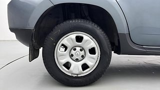 Used 2015 Renault Duster [2012-2015] 85 PS RxL Diesel Manual tyres RIGHT REAR TYRE RIM VIEW