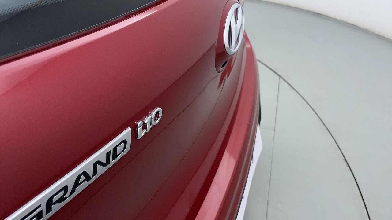 Used 2018 Hyundai Grand i10 [2017-2020] Sportz 1.2 Kappa VTVT Petrol Manual dents MINOR SCRATCH