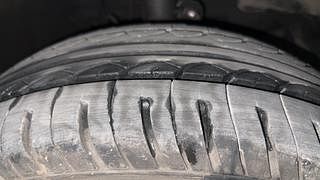 Used 2014 Honda Amaze [2013-2016] 1.2 S AT i-VTEC Petrol Automatic tyres RIGHT FRONT TYRE TREAD VIEW