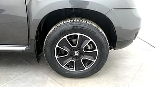 Used 2019 Renault Duster [2015-2019] 110 PS RXZ 4X2 MT Diesel Manual tyres RIGHT FRONT TYRE RIM VIEW