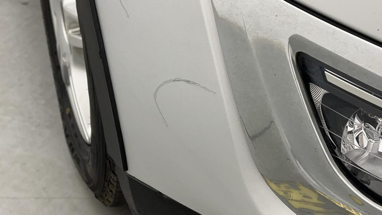 Used 2018 Mahindra Marazzo M6 8str Diesel Manual dents MINOR SCRATCH